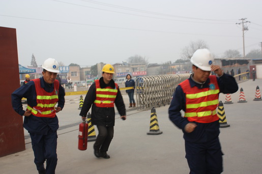 安慶港華燃氣模擬CNG加氣站燃氣泄漏，開展應(yīng)急演練