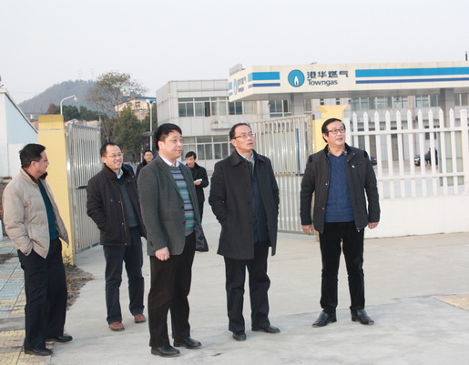 市城鄉(xiāng)建委黨委書記、主任鄭家齊一行至安慶港華調(diào)研我市燃?xì)夤ぷ?>                            <div   id="ooarmyazh"   class="con">
                                <span id="ooarmyazh"    class="title">市城鄉(xiāng)建委黨委書記、主任鄭家齊一行至安慶港華調(diào)研我市燃?xì)夤ぷ?/span>
                                <p class="des">&nbsp;

	12月12日下午，市城鄉(xiāng)建委黨委書記、主任鄭家齊，副主任張北安率委相關(guān)部門來到安慶市煤氣公司和安慶港華燃?xì)夤菊{(diào)研。安慶市煤氣公司經(jīng)理、安慶港華董事長(zhǎng)潘炳應(yīng)，安慶港華總經(jīng)理王政文陪同調(diào)研，公司全體班子成員參加調(diào)研會(huì)。 &nbsp;&nbsp;&nbsp;&nbsp;&nbsp;&nbsp;&nbsp;


	鄭家齊主任一行先后來到我市天然氣月山門站、北部新城高中壓站及L...</p>
                            </div>
                            <div   id="ooarmyazh"   class="time">
                                <span id="ooarmyazh"    class="day">15</span>
                                <span id="ooarmyazh"    class="year-month">2014-12</span>
                            </div>
                        </a>
                    </li>
                                    </ul>
                <div   id="ooarmyazh"   class="pagination">
                <a href=?pid=2&ty=21&page=1 title=第1頁>1</a><a>...</a><a href=?pid=2&ty=21&page=115 title=第115頁>115</a><a title=第116頁 class=